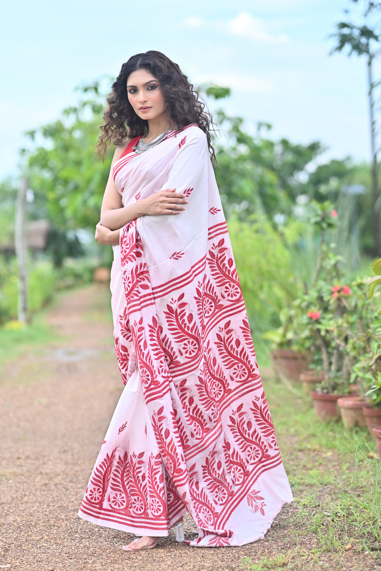 BHAIRAVI Blended Silk Kantha Stitch Saree White Thumbnail