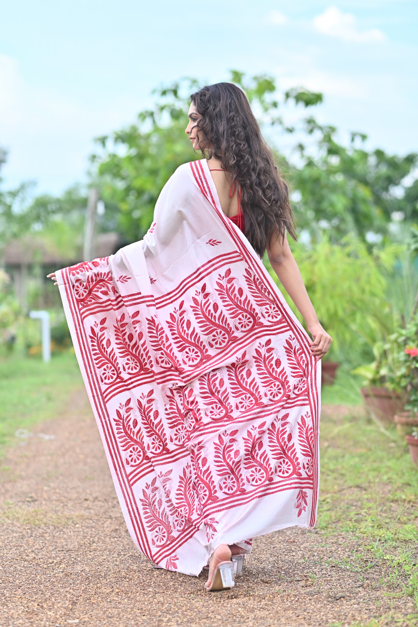 BHAIRAVI Blended Silk Kantha Stitch Saree White Thumbnail