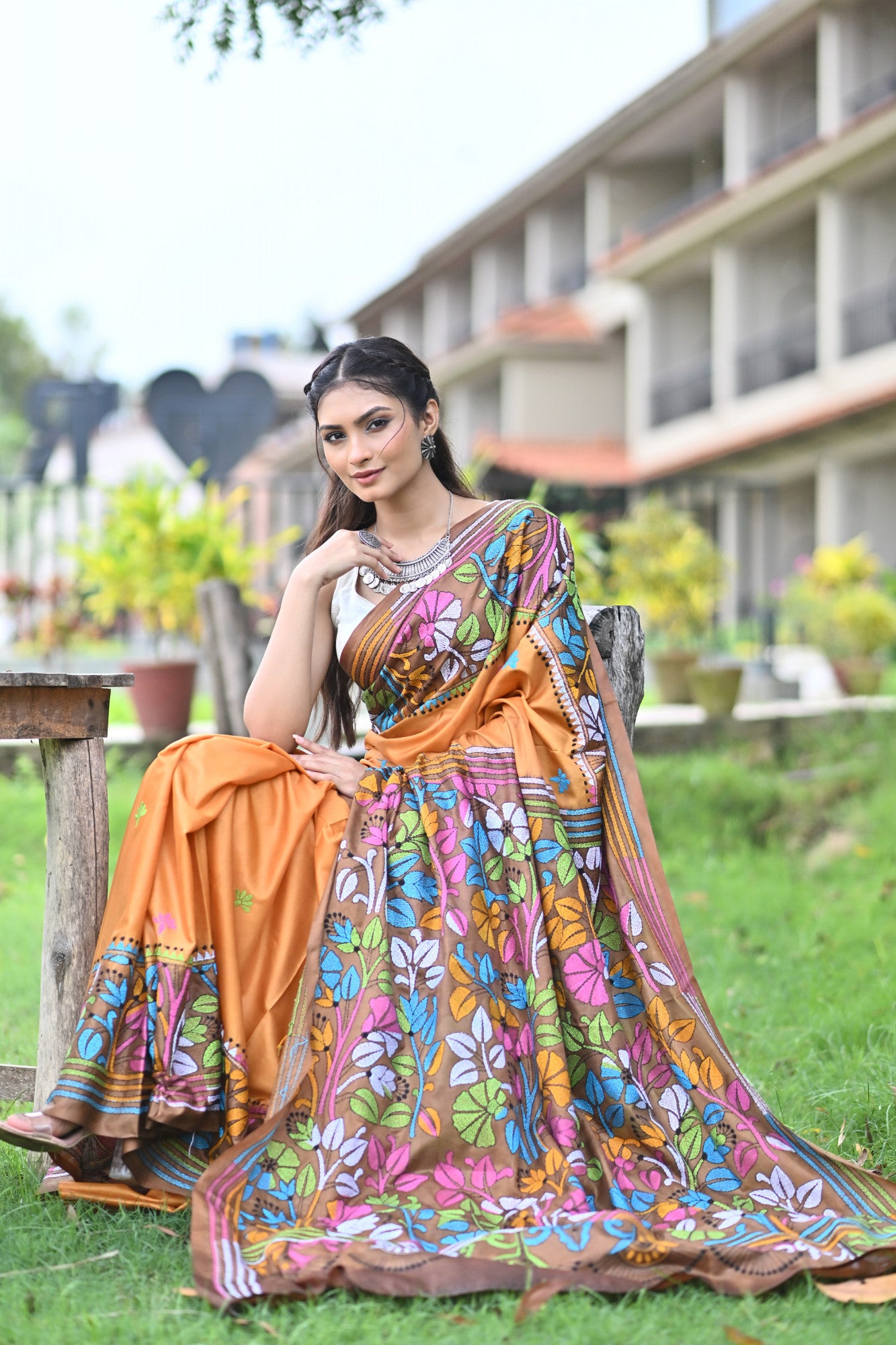 CHANDRAVATI BLENDED SILK KANTHA SAREE Thumbnail