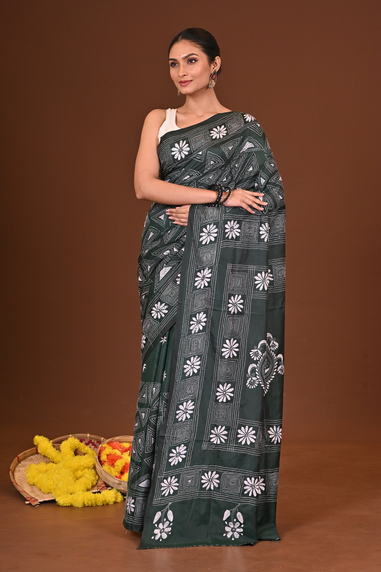 MRINALIKA BLENDED SILK KANTHA SAREE Thumbnail