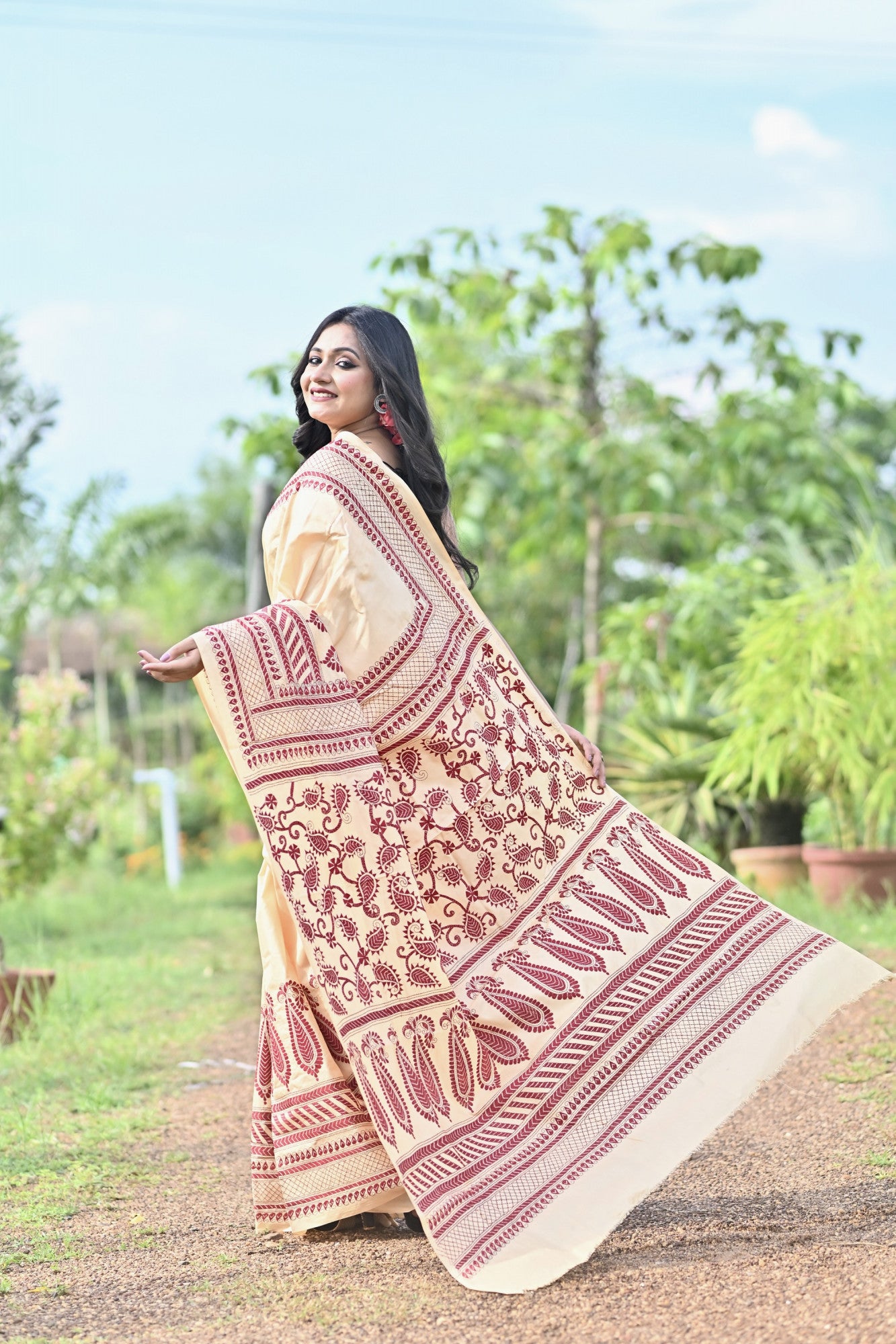 SARVESHWARI BISHNUPURI SILK KANTHA SAREE Thumbnail
