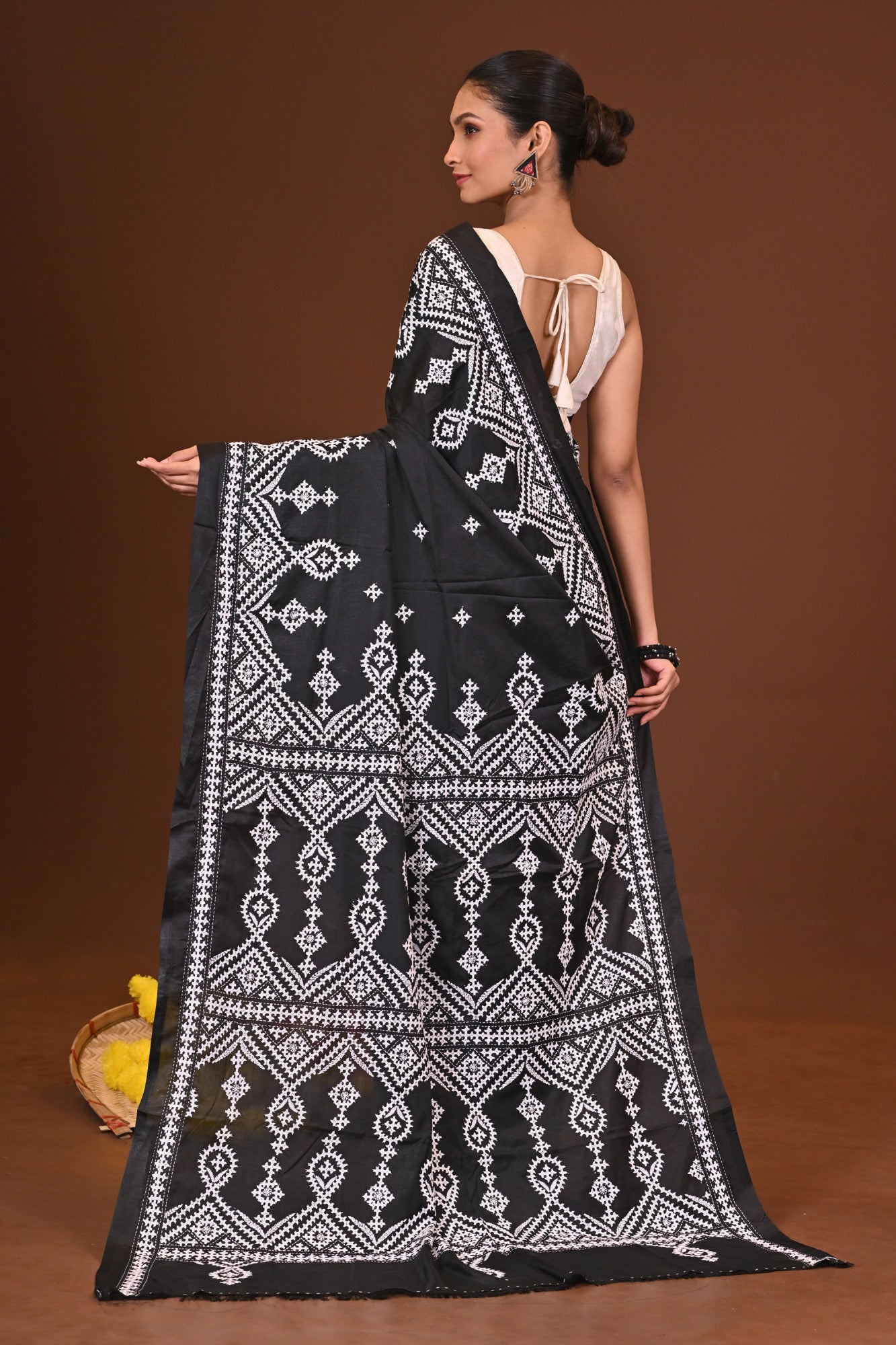 TRINAYANI BLENDED SILK KANTHA SAREE Thumbnail