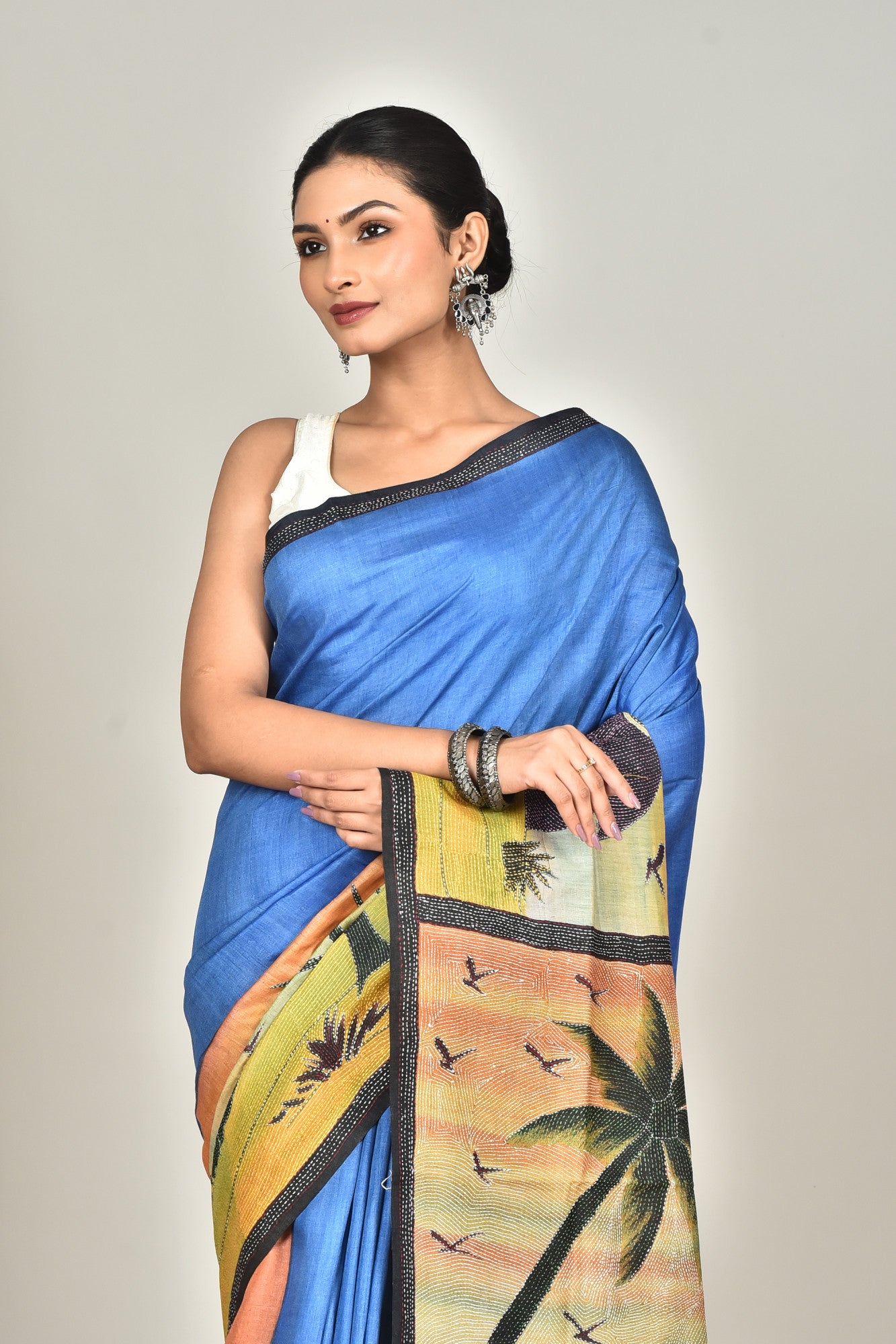 TUSSAR SILK HANDPRINT SAREE Thumbnail
